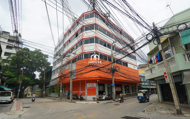 Commercial building for sale in Soi Chan 35