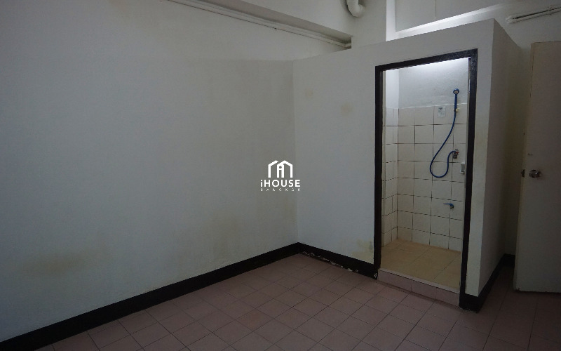 Commercial building for sale in Soi Chan 35