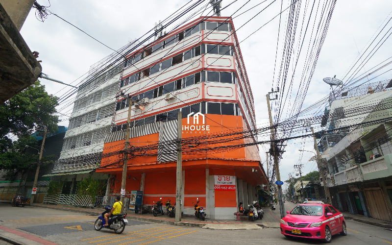 Commercial building for sale in Soi Chan 35