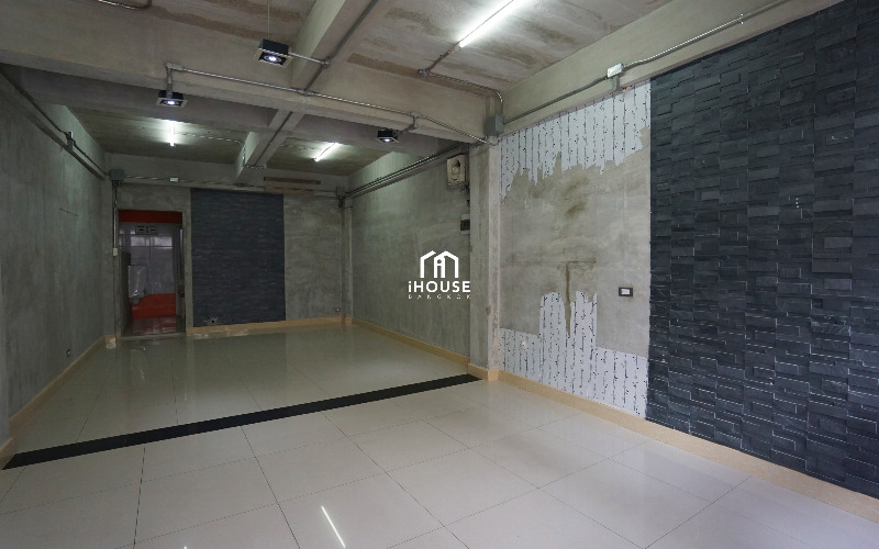 Commercial building for sale in Soi Chan 35