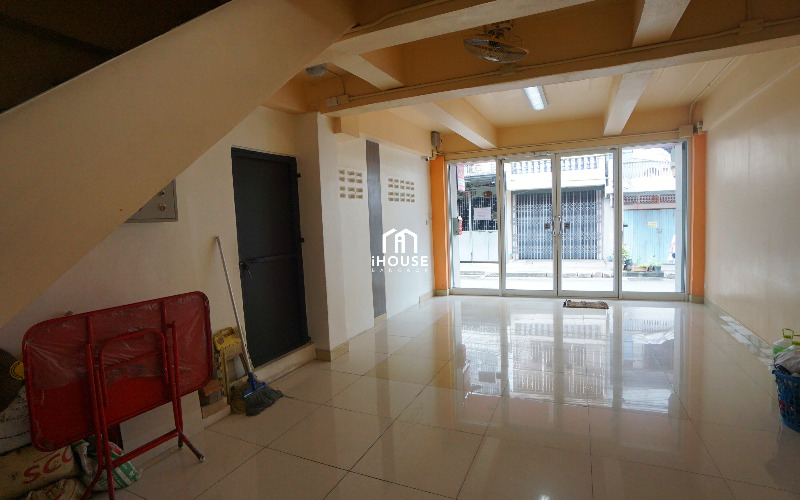 Commercial building for sale in Soi Chan 35