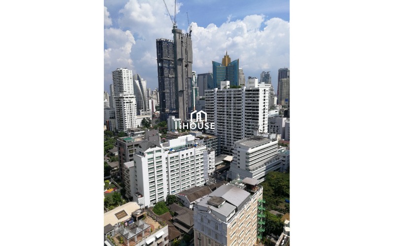 15 Sukhumvit Residences