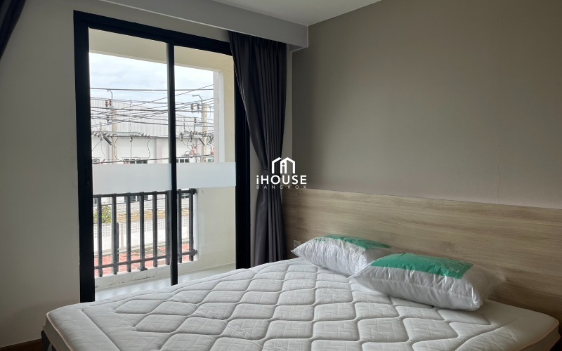 Level Condominium