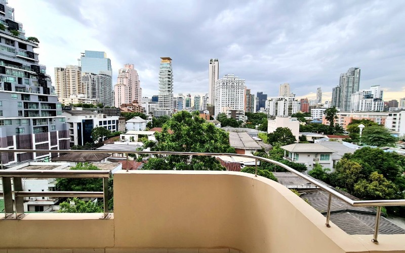 Piyathip Place